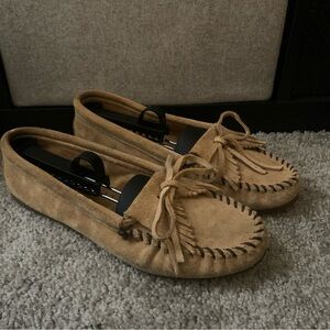 Minnetonka Tan Suede Moccasins with Bow size 8